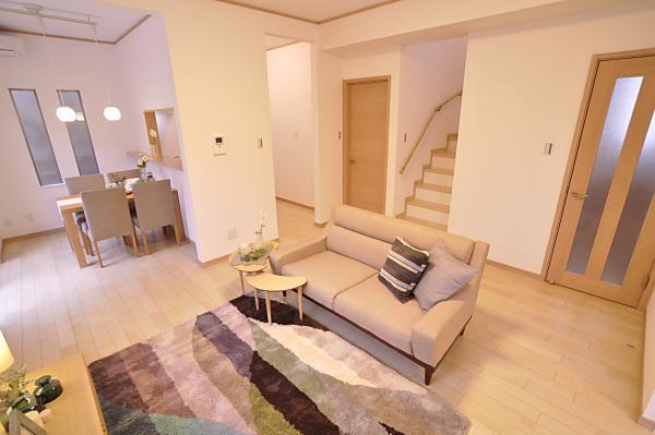 Same specifications photos (living). Open living dining is a big success as the center of the living. (Street corner model house)