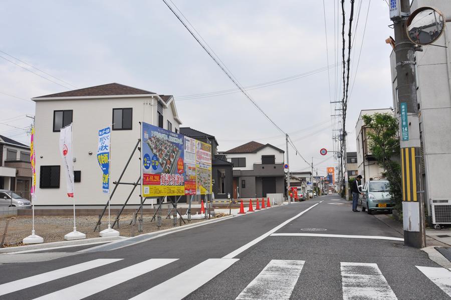 Local photos, including front road. (Shooting at local / 2013 November shooting)