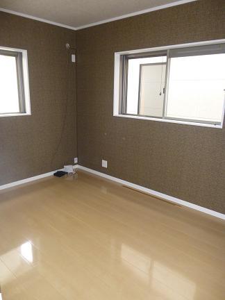 Non-living room. Local (May 2013) Shooting