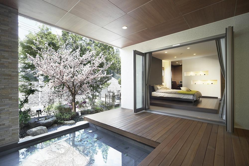 exhibition hall / Showroom. Japanese-style room, Basin that follows from the main bedroom. The evening drink while footbath at the end of the day ・ ・ ・ The cherry blossoms in full bloom in the spring I look forward to increases of a couple Nante. You can also to children playing in the water park. (Gallery House)