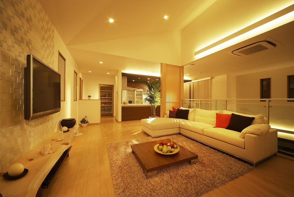 exhibition hall / Showroom. "2F Living" is also recommended as a place of recreation and relaxation for family. If the vertical spread is also a plus in the atrium and the slope ceiling, To relax space of open full sense (Gallery House)