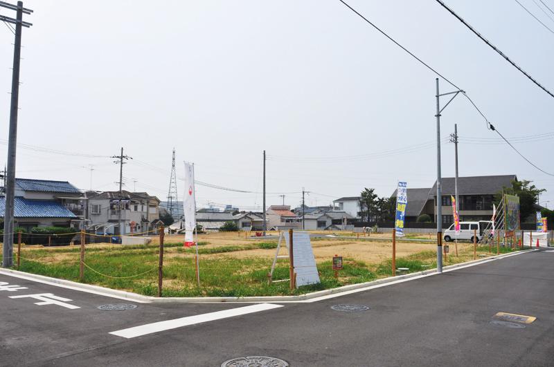 Local land photo. Around the local has become a quiet residential area, Also it has excellent without scenery, such as a tall building. (Shooting at local / 2013 November)