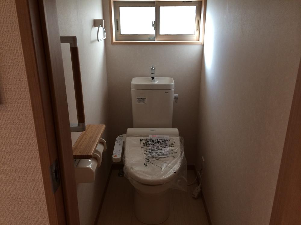 Toilet. Indoor (11 May 2013) Shooting