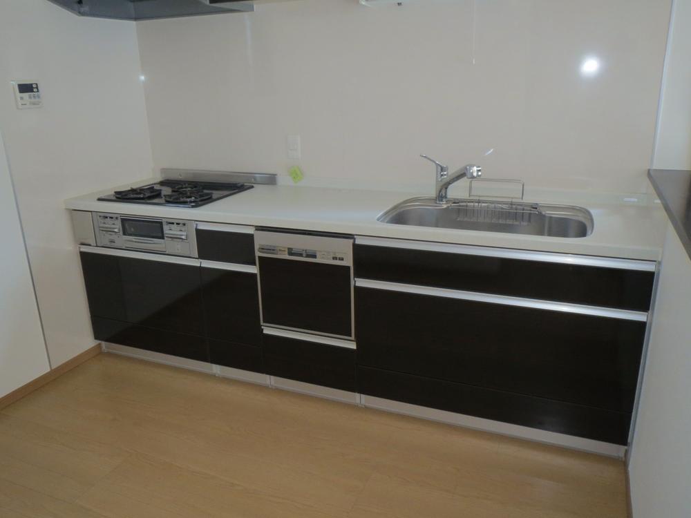 Kitchen. Indoor (11 May 2013) Shooting