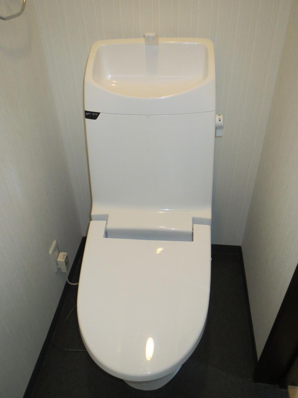 Toilet. Indoor (11 May 2013) Shooting