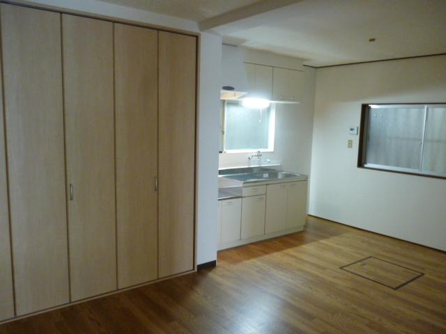 Kitchen. Indoor (12 May 2013) Shooting