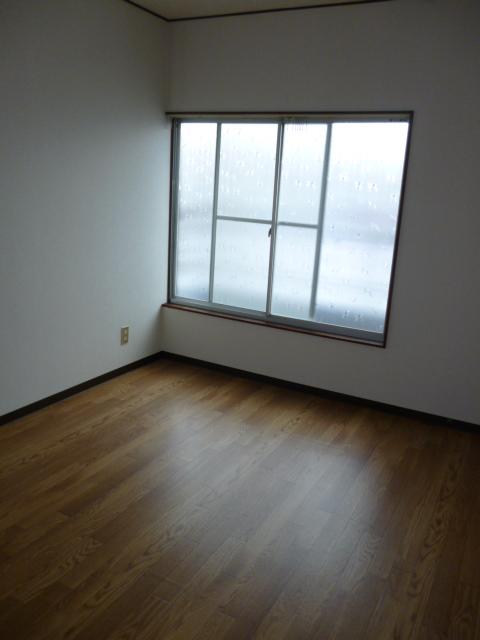 Non-living room. Indoor (12 May 2013) Shooting