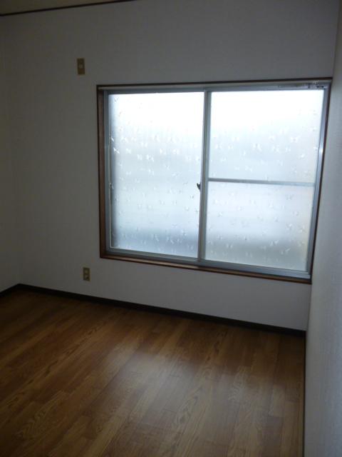 Non-living room. Indoor (12 May 2013) Shooting