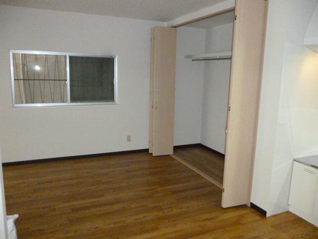 Non-living room. Indoor (12 May 2013) Shooting