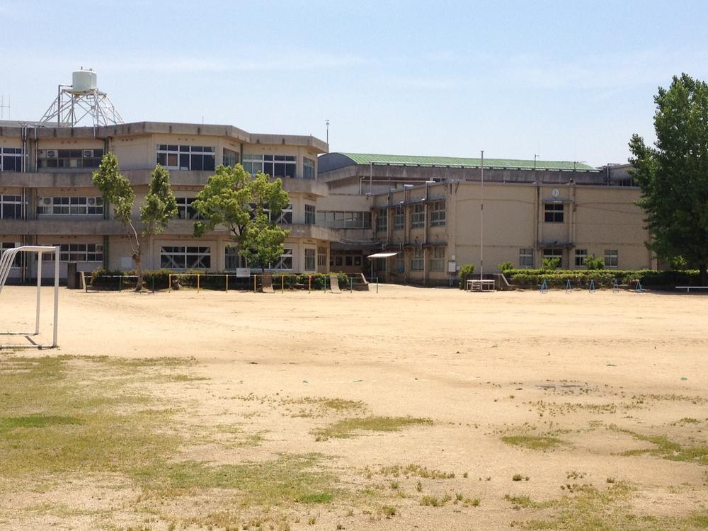 Primary school. Kishiwada City Shinjo to elementary school 798m