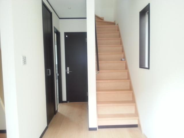 Other introspection. It is the eyes from the entrance.