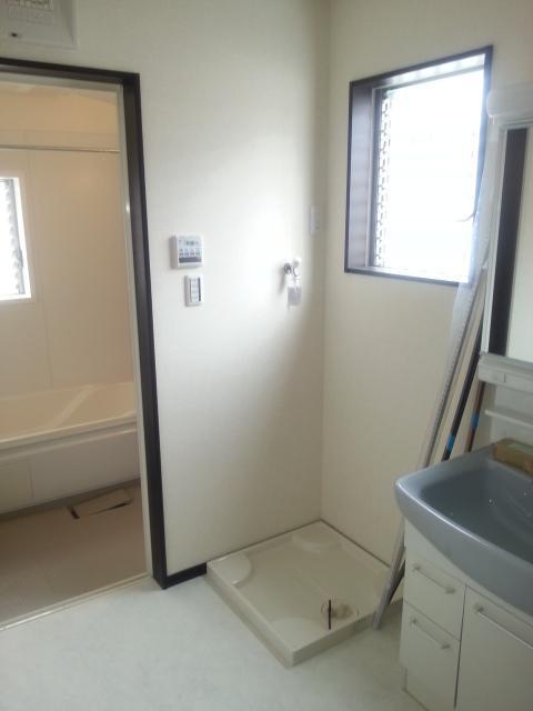 Wash basin, toilet. Indoor (July 2013) Shooting