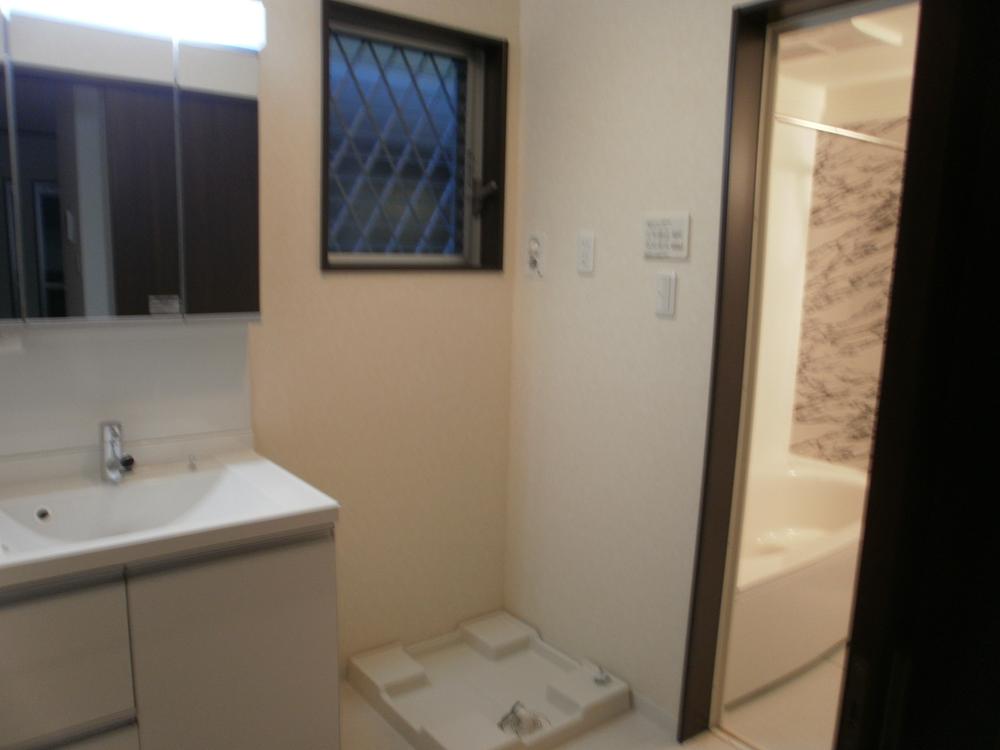 Wash basin, toilet. Indoor (January 2013) Shooting