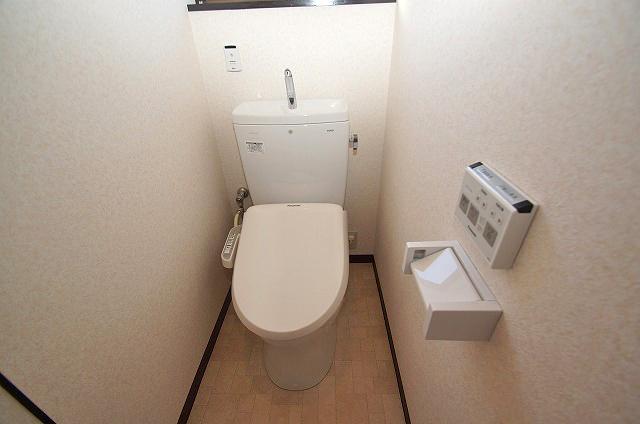 Toilet. cross ・ Floor CF re-covering