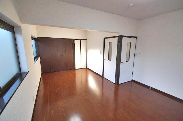 Non-living room. 2 Kaiyoshitsu