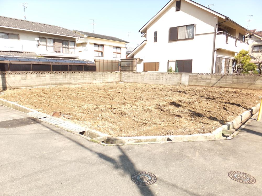 Local photos, including front road. Local (February 2013) Shooting