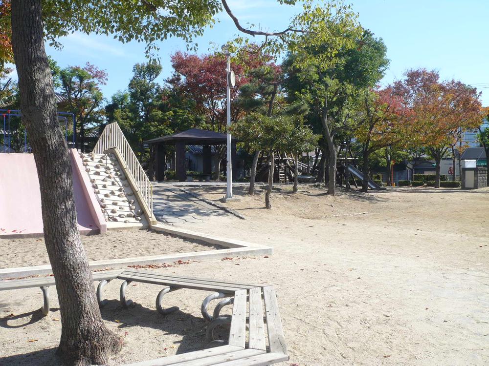 park. 585m until the Oka park