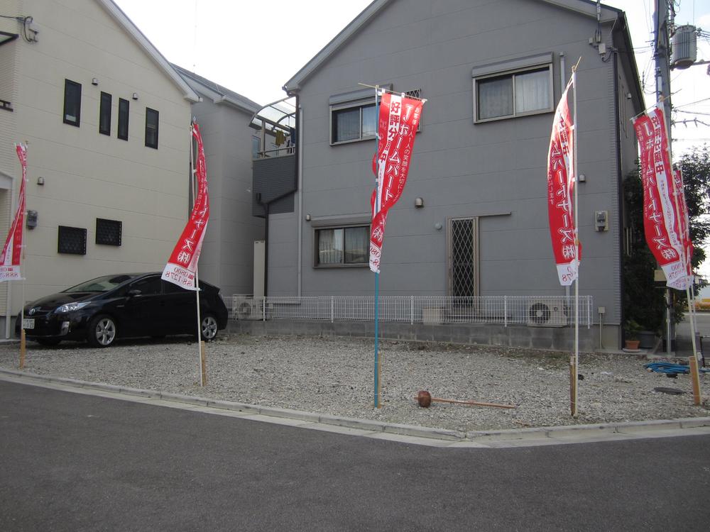 Local photos, including front road. Local (12 May 2013) Shooting