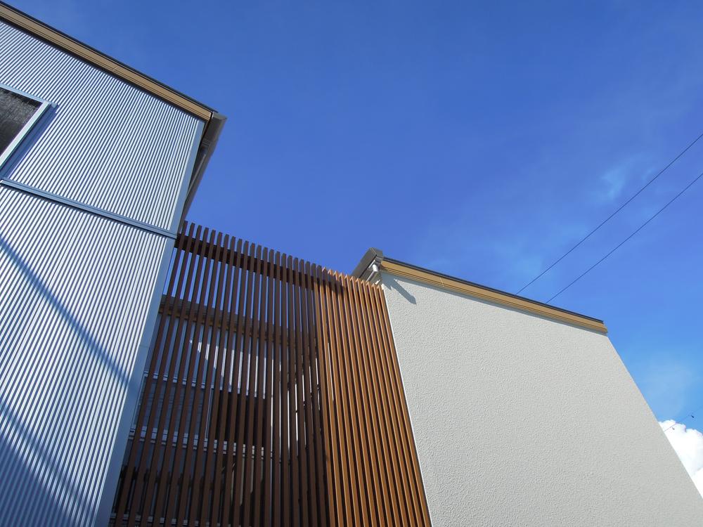 Model house photo. Model house appearance And finished with a stylish design while protecting the privacy to make a lattice in the courtyard.