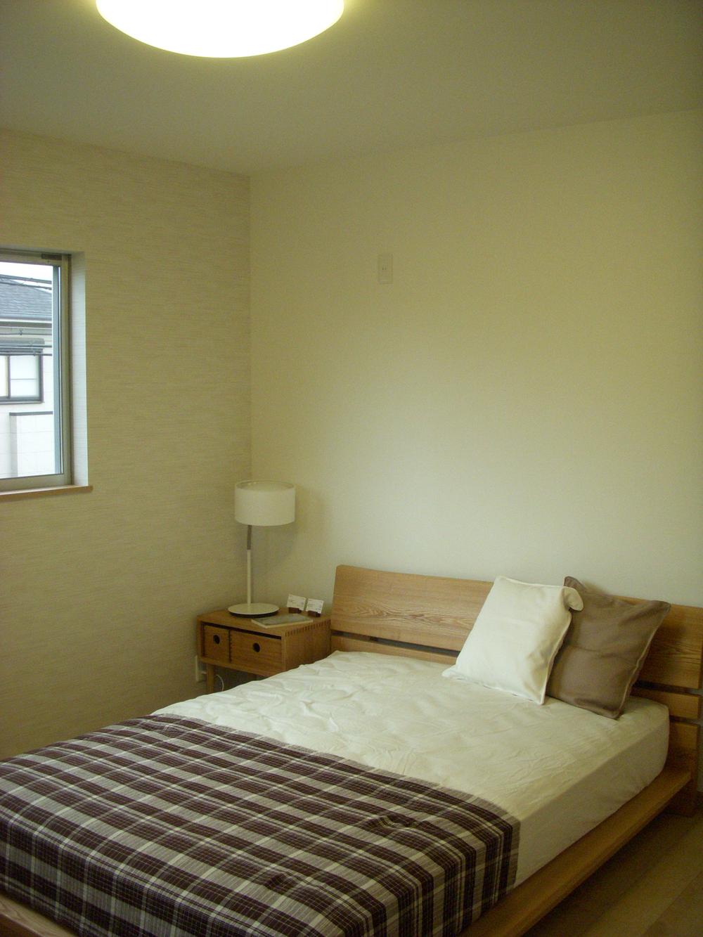 Model house photo. Bedroom writing the difference between the warm light