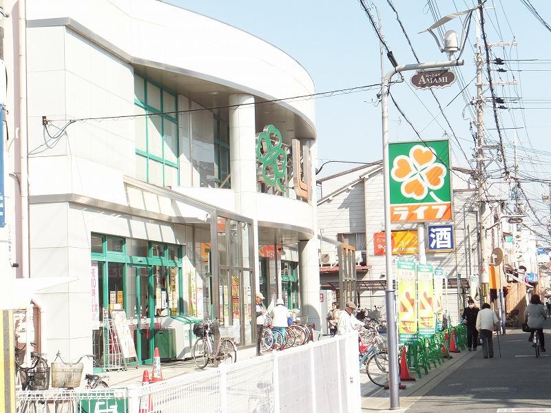 Supermarket. Until Life Amami shop 884m