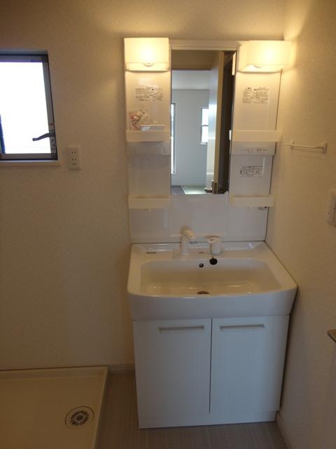 Wash basin, toilet. Basin (October 2013) Shooting