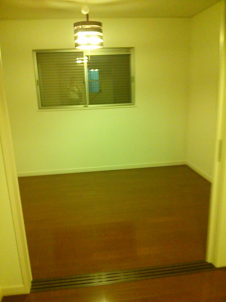 Non-living room. 6 Pledge of Western-style. 