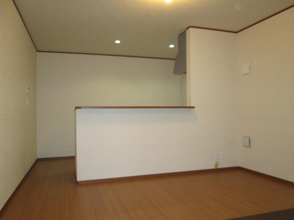 Living. It is a popular face-to-face kitchen.