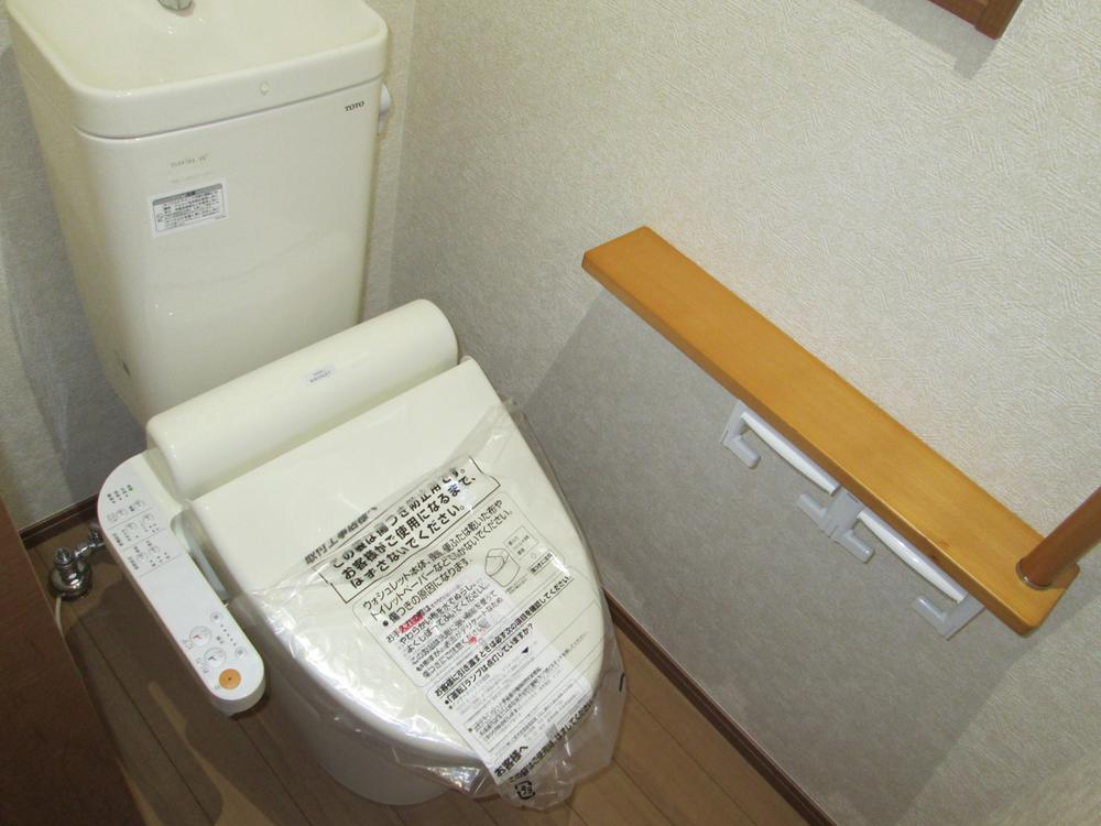 Toilet. Functional restroom was also attached paper holder.