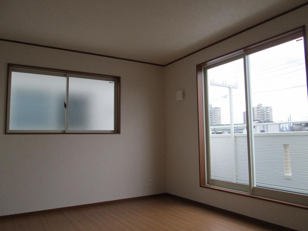 Non-living room. Day is preeminent in the two sides lighting.