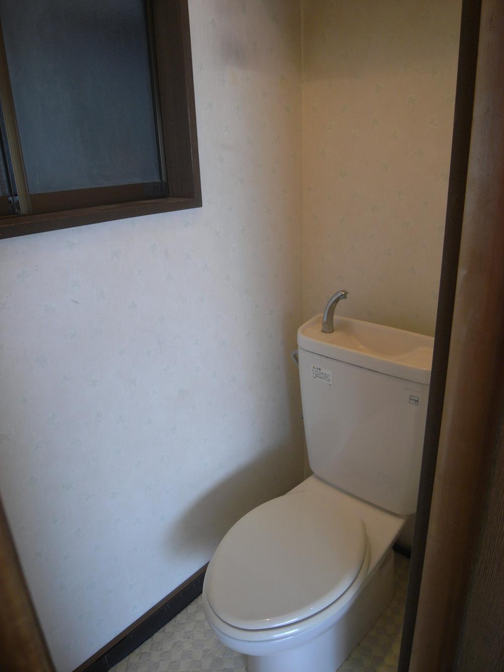 Toilet. Indoor (07 May 2013) Shooting