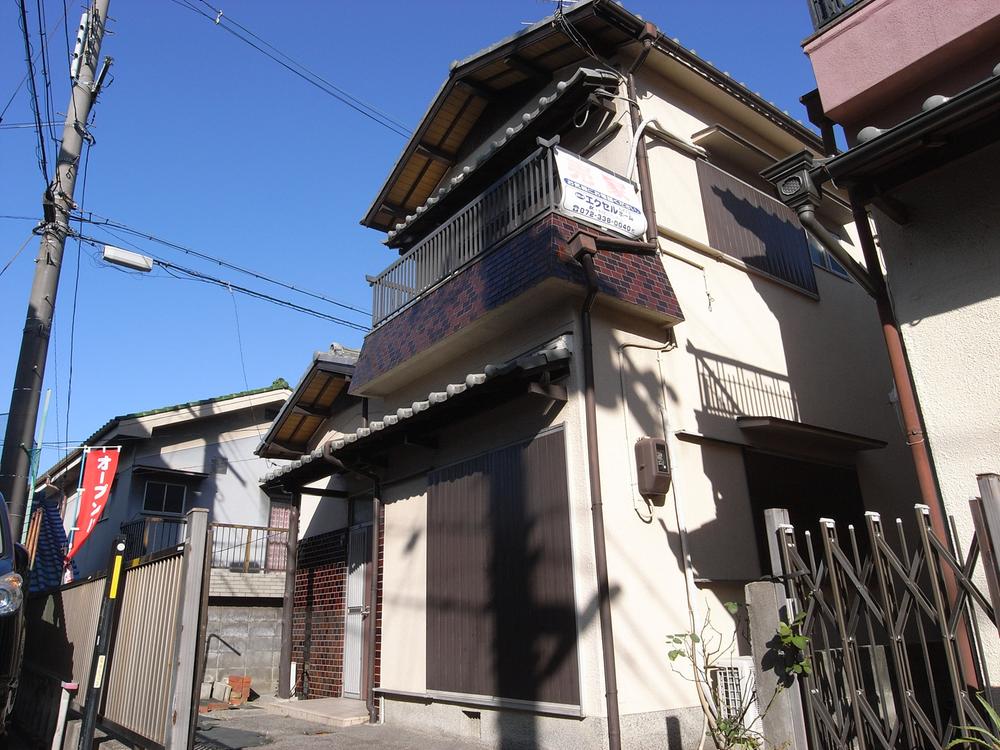 Local appearance photo. Local (11 May 2012) shooting