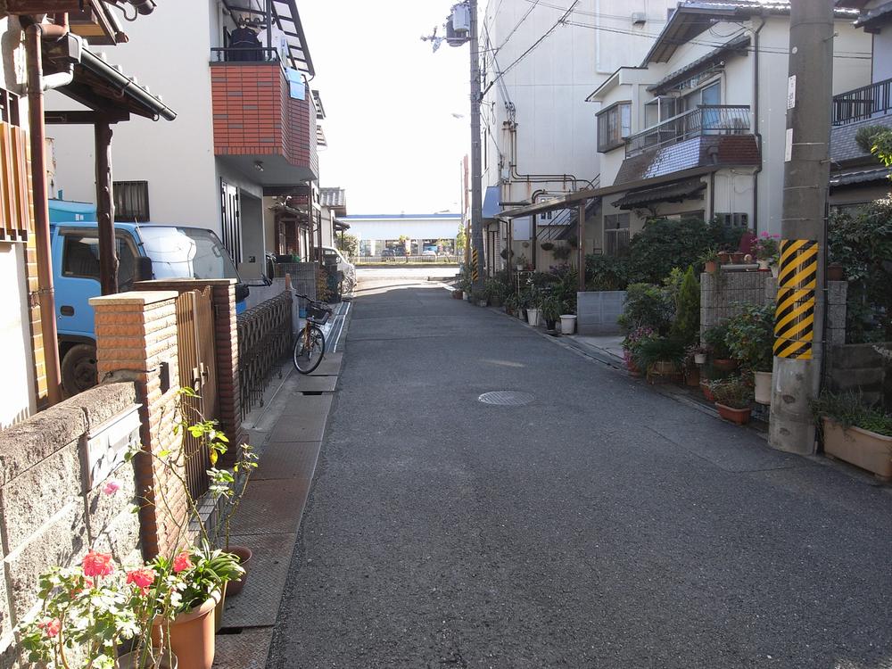 Local photos, including front road. Local (11 May 2012) shooting