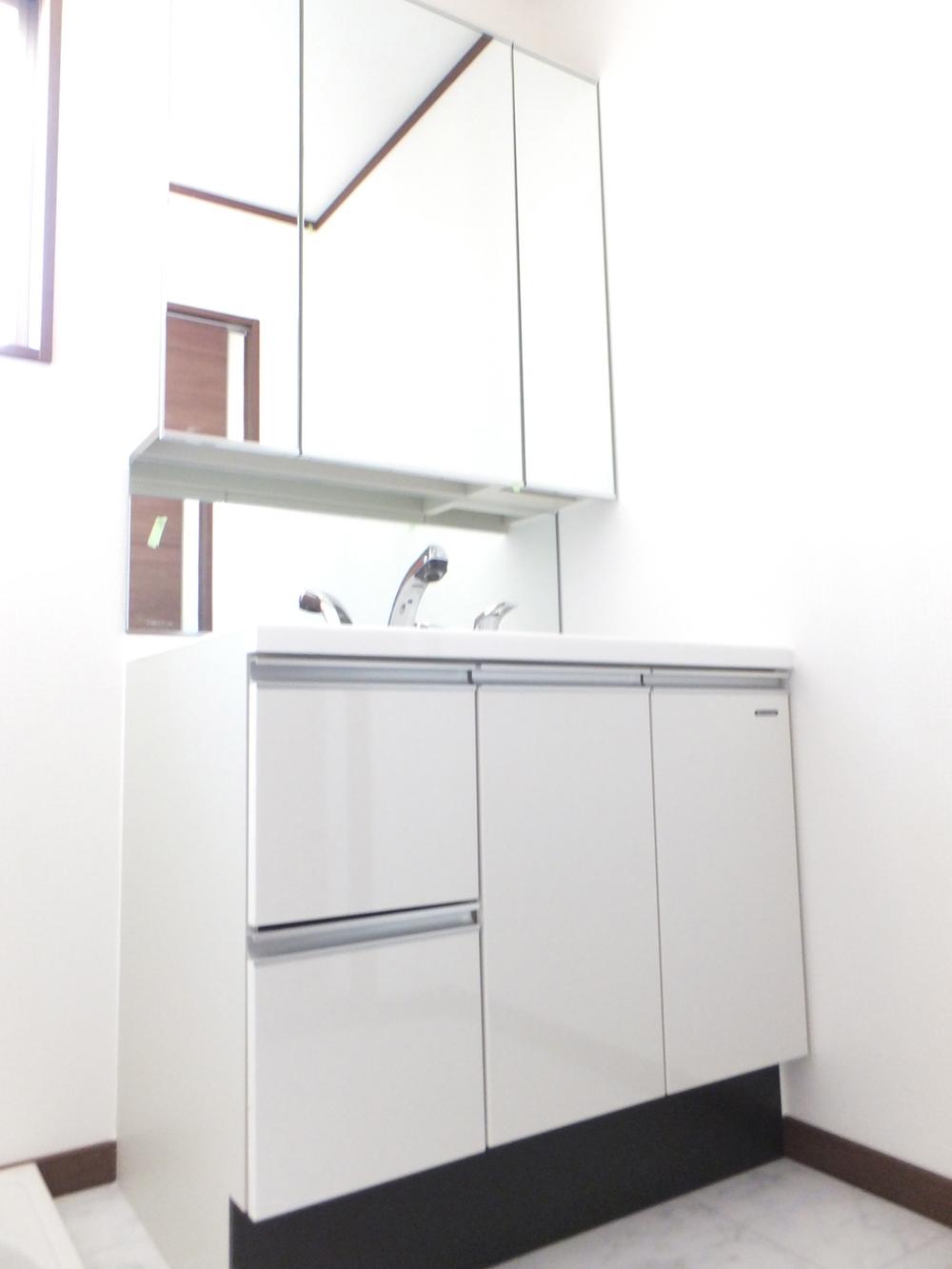 Building plan example (introspection photo). Comfortable basin space!