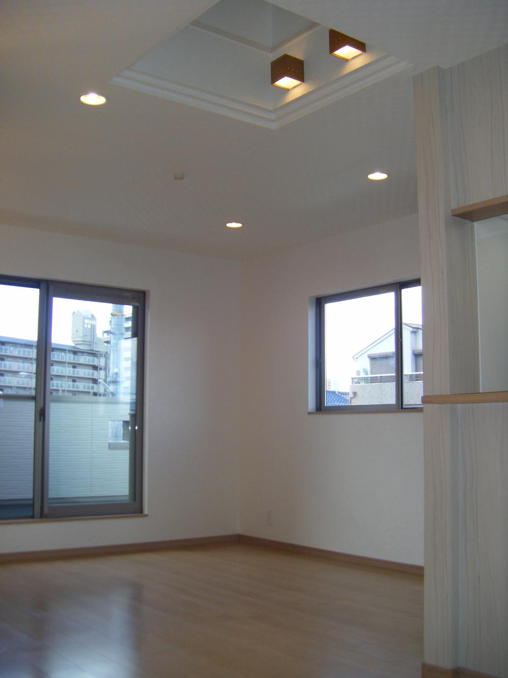 Living. Floor heating 2 places ・ Atrium