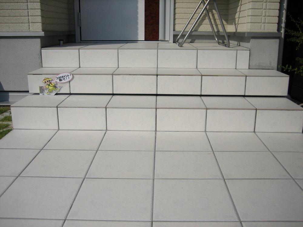 Entrance. Local (10 May 2011) Shooting