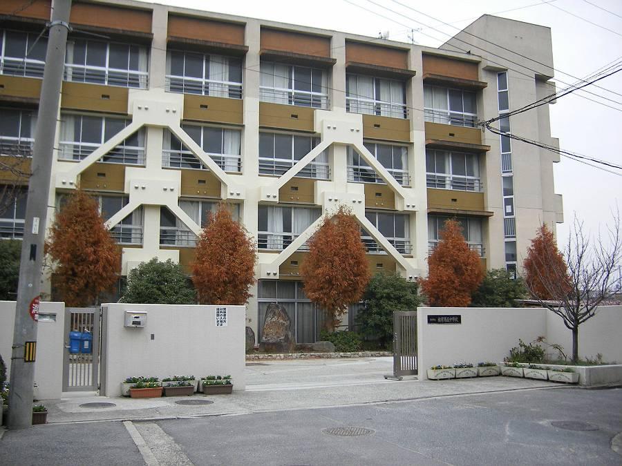 Junior high school. 920m to Matsubara Municipal Matsubara fifth junior high school