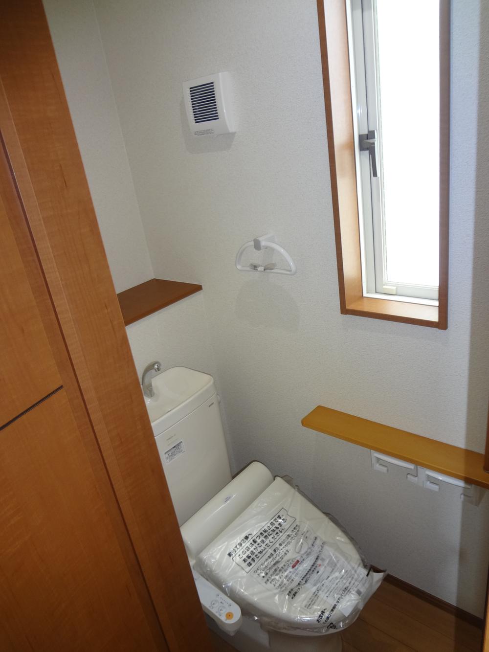 Toilet. The second floor is a picture of the toilet.