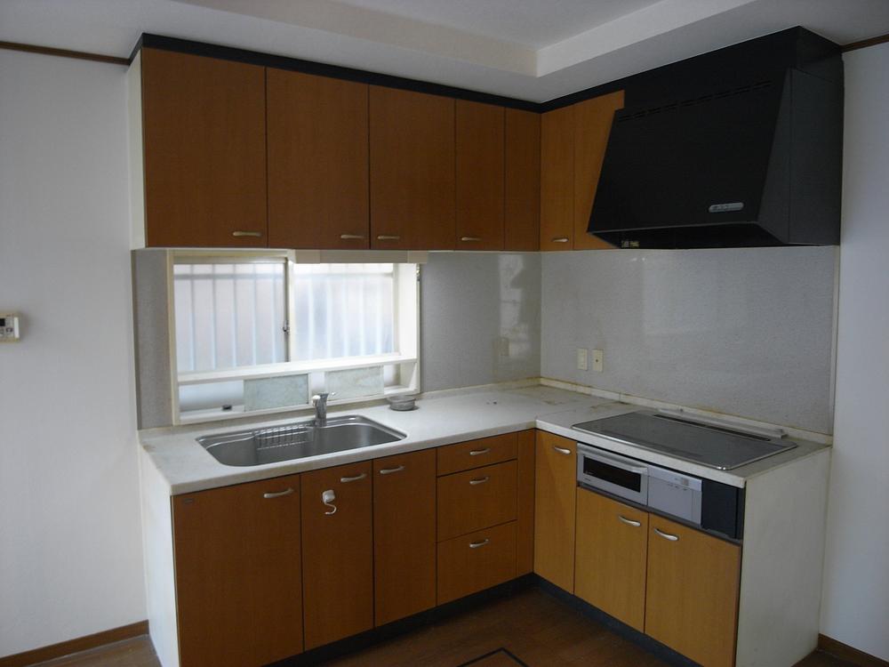 Kitchen. Indoor (11 May 2013) Shooting