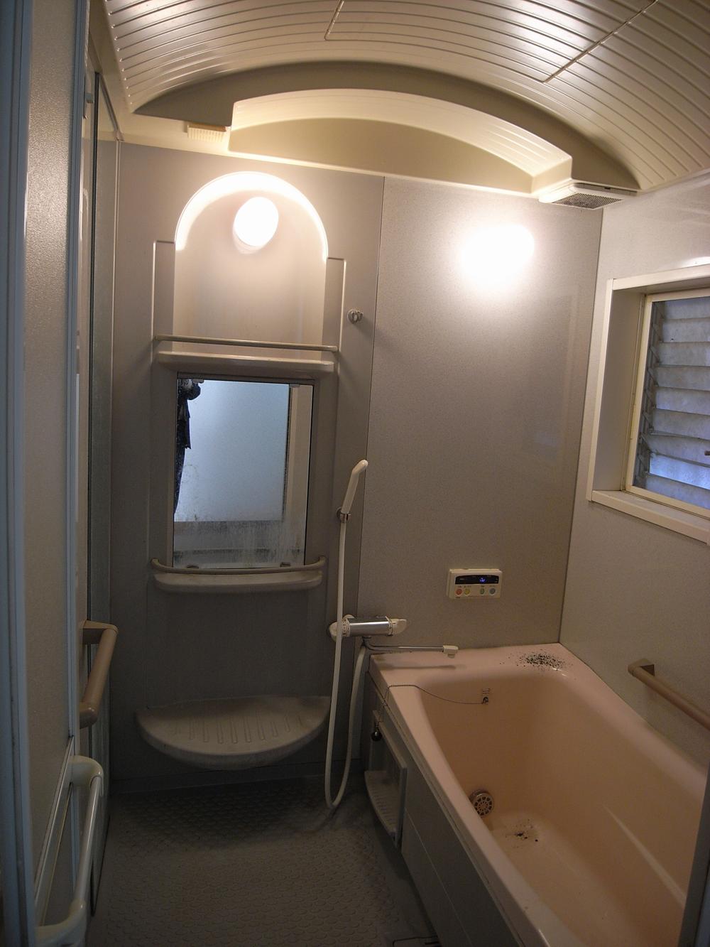 Bathroom. Indoor (11 May 2013) Shooting