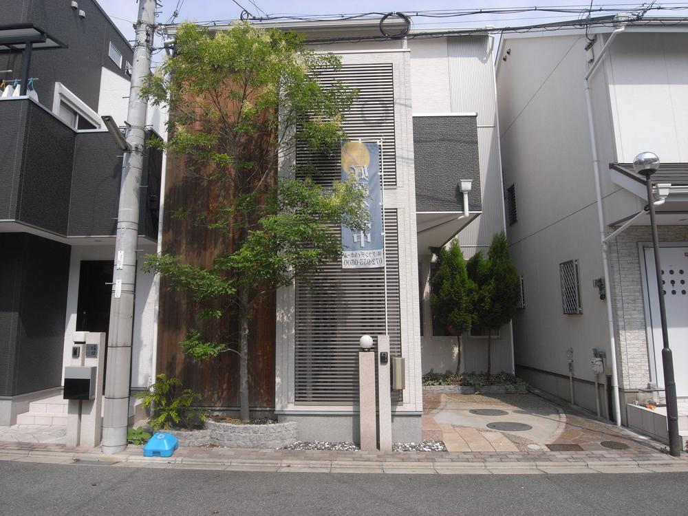 Local appearance photo. It finished in a fashionable appearance