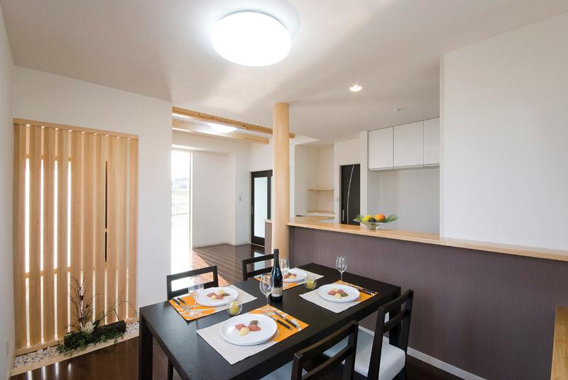 Kitchen. It is full of family smile, Living in a playful compromise between East and West! ! (Our enforcement example)