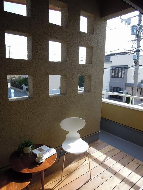 Model house photo. Sunshine plenty large balcony