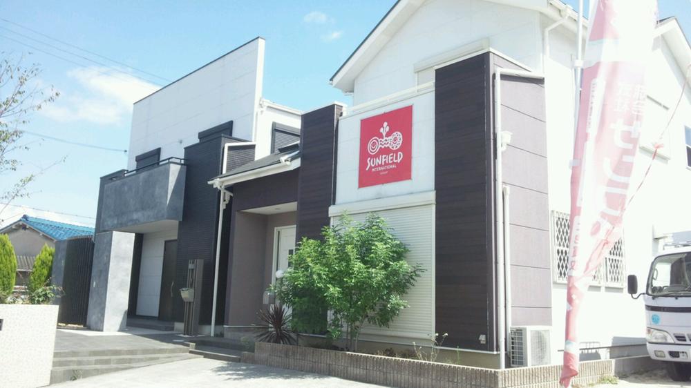 Local appearance photo.  [Model house] To achieve the ideal of builders that can be because it is free design. We are pleased to offer a large number of design plan.