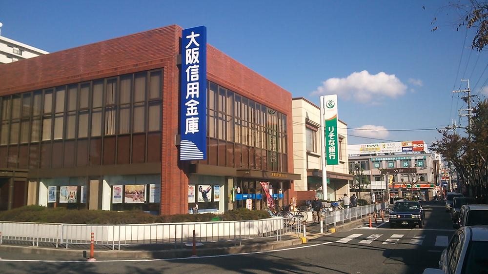 Other. Is also abundant commercial facilities in front of the station.