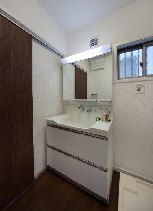 Other Equipment. Plenty of storage on the top and bottom of the drawer same specification example. Vanity triple mirror type of fully functional.