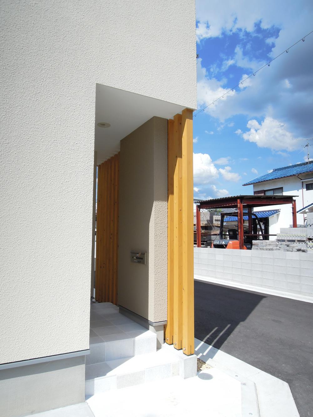 Other. Our model house appearance ・  ・  ・ Also open the entrance of the door, Privacy is designed is easily ensured!