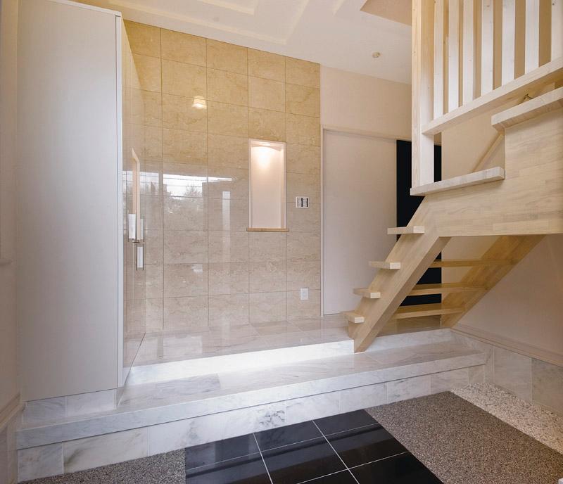 Entrance. Drifting feeling of luxury to the moment you enter, At the door