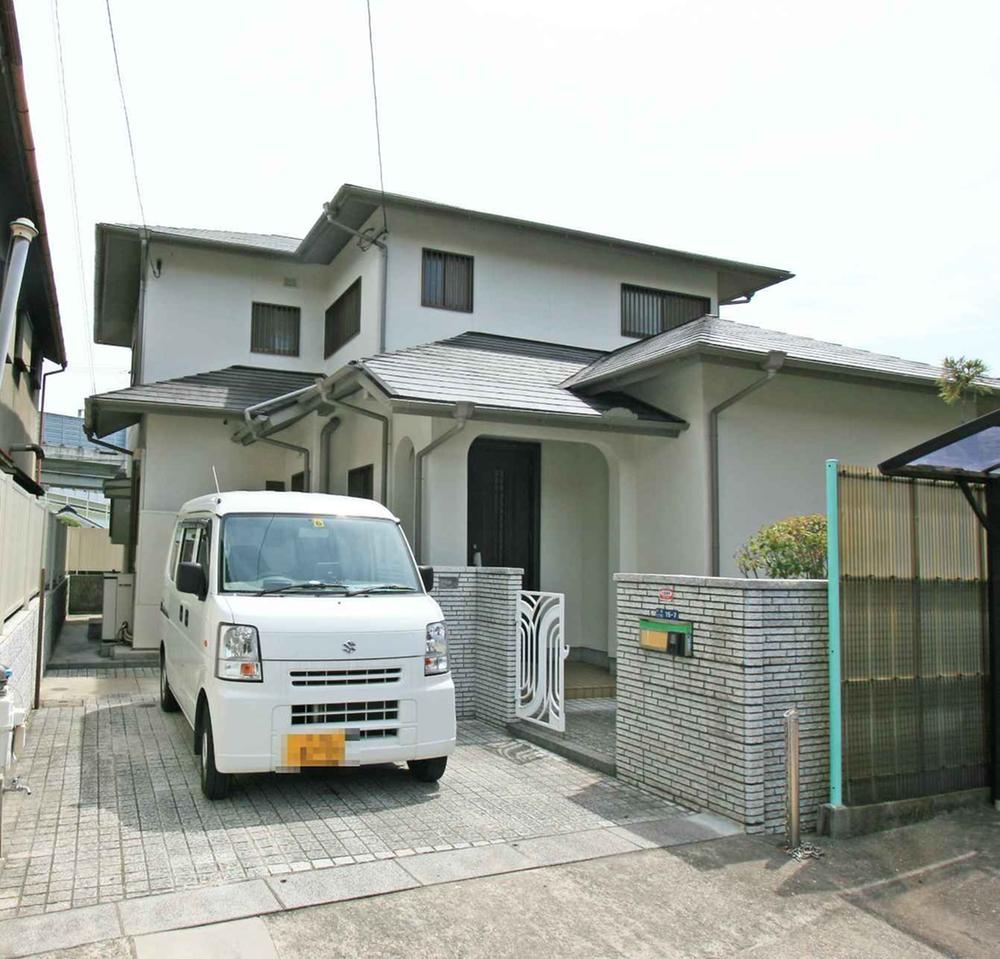 Local appearance photo. Local (10 May 2013) Shooting