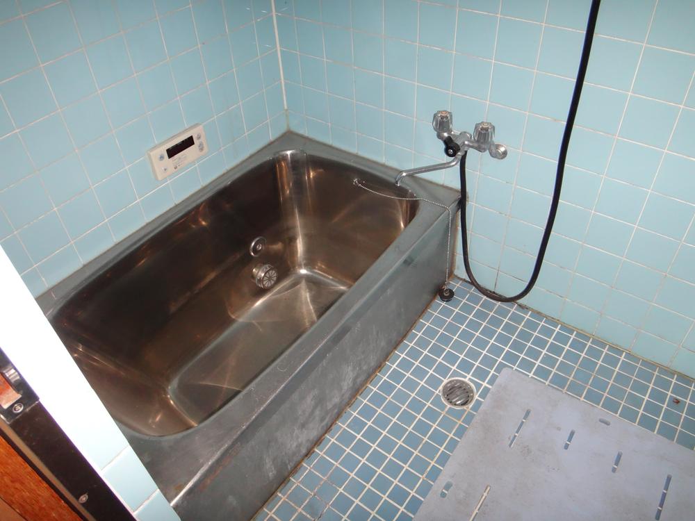 Bathroom. Indoor (February 2013) Shooting